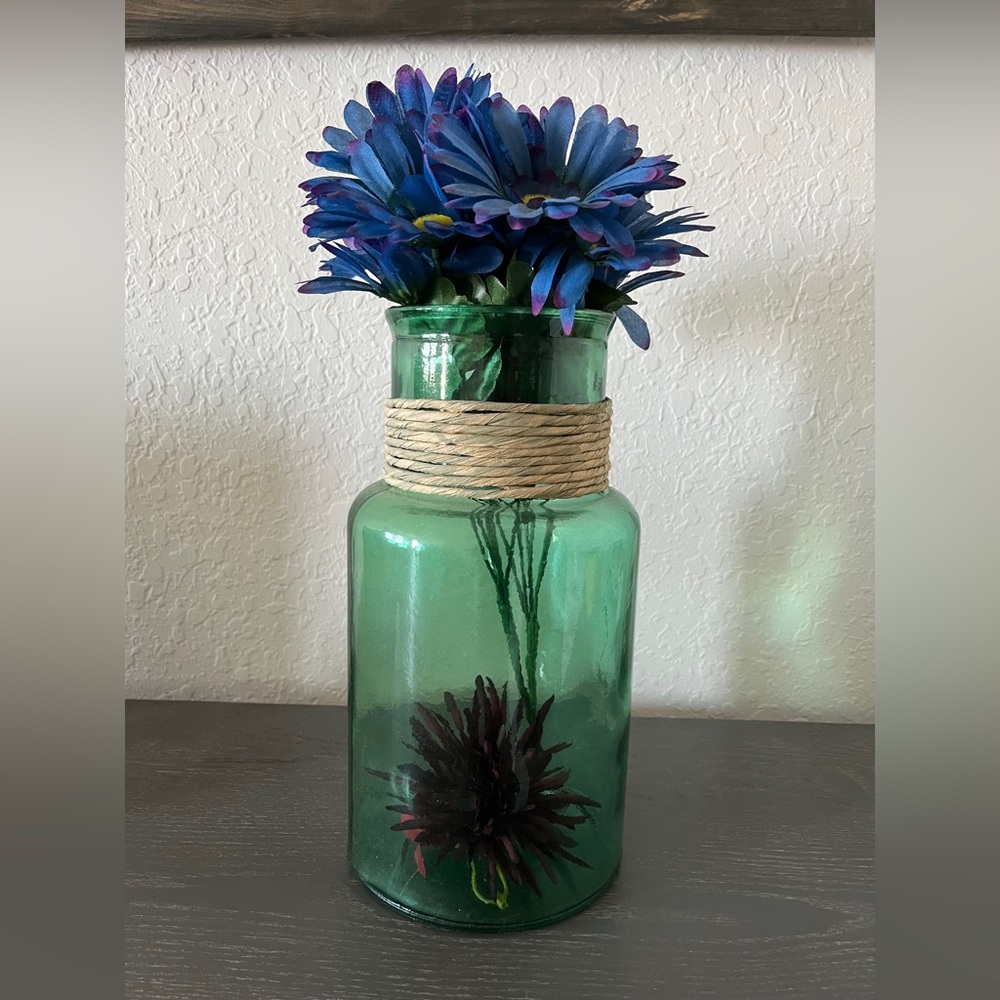 ON SALE TODAY $10
Glass base with flowers